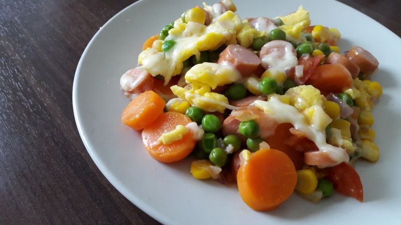 Rezept: Gemüseteller mit Rührei und Käse / Ongseng telur dengan sayur ...